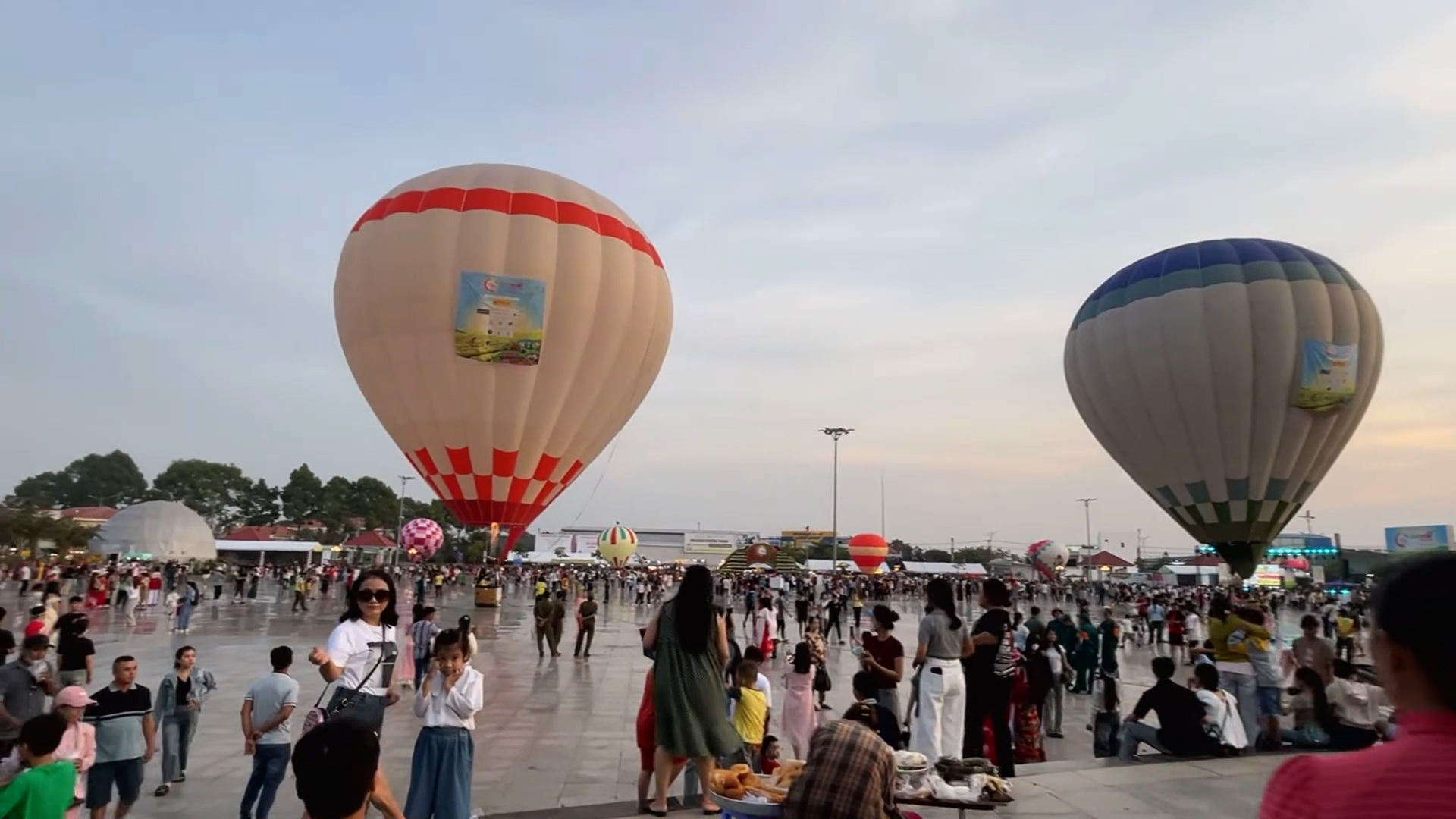 Bữa tiệc nào rồi cũng tàn, nhưng niềm tin thì còn bay mãi